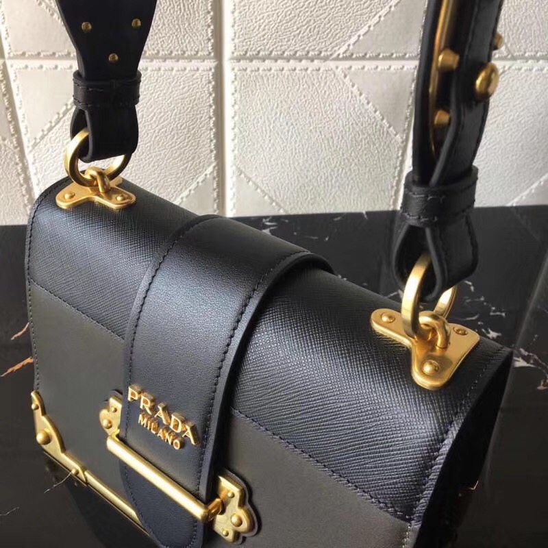 1BD045 Prada cahier 全新升級版 十字紋牛皮 古銅裝飾 手袋 黑拼墨綠