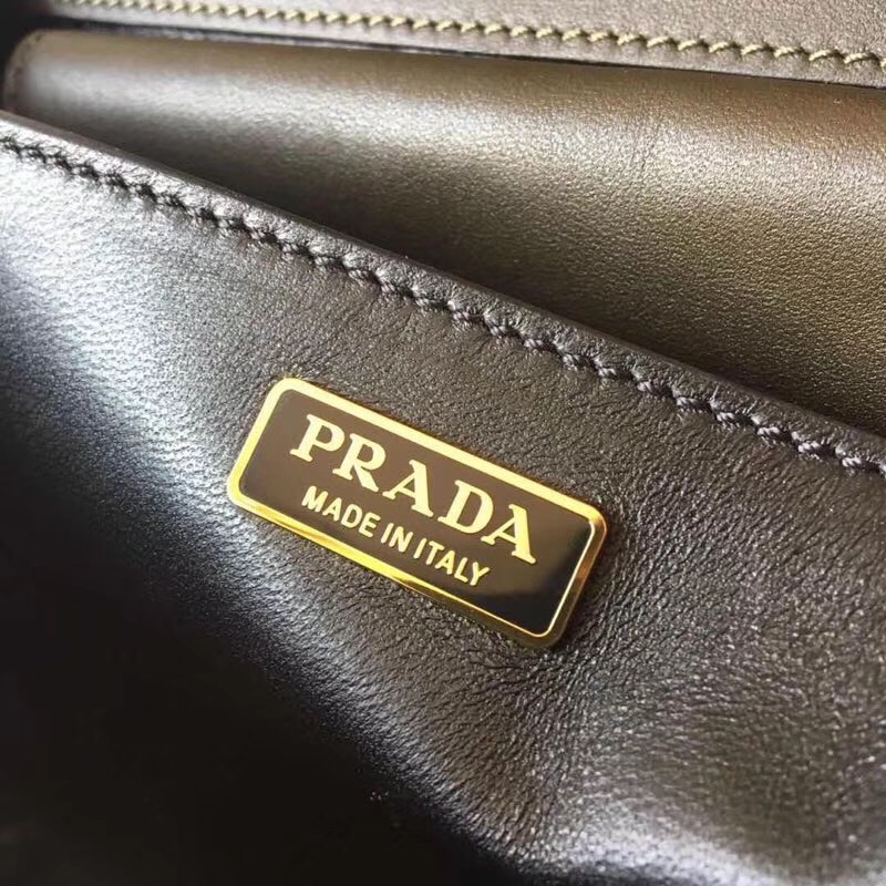 1BD045 Prada cahier 全新升級版 十字紋牛皮 古銅裝飾 手袋 黑拼墨綠