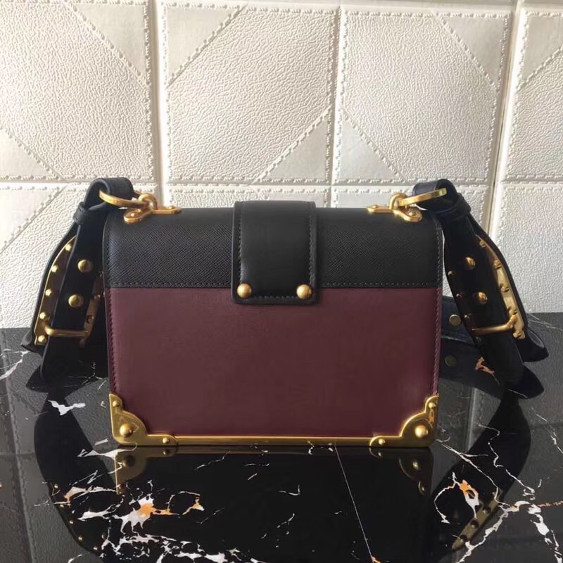 1BD045 Prada cahier 全新升級版 十字紋牛皮 古銅裝飾 手袋 黑拼褐紅