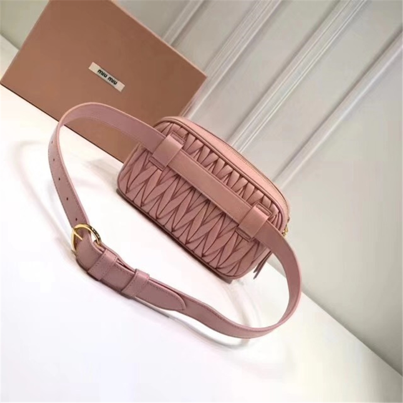 5BL018 MIUMIU繆繆 軟羊皮 經典褶皺 拉鏈 皮腰包 粉色