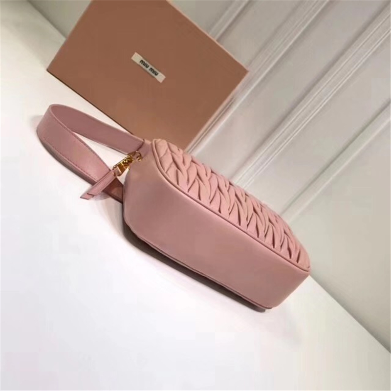 5BL018 MIUMIU繆繆 軟羊皮 經典褶皺 拉鏈 皮腰包 粉色