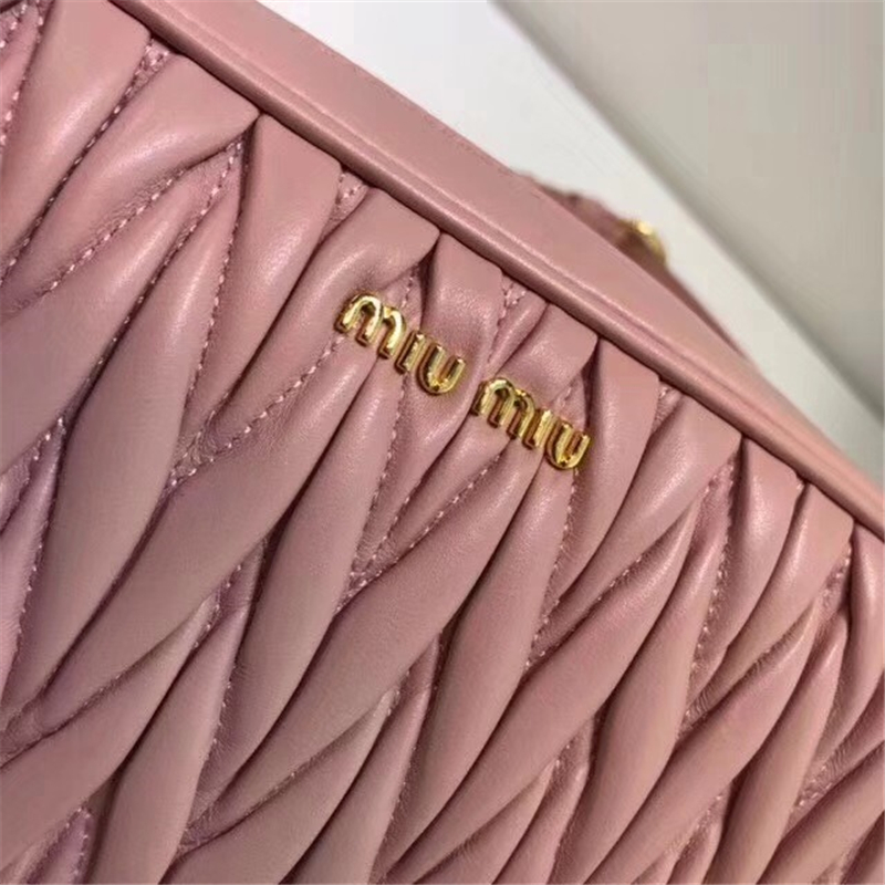 5BL018 MIUMIU繆繆 軟羊皮 經典褶皺 拉鏈 皮腰包 粉色