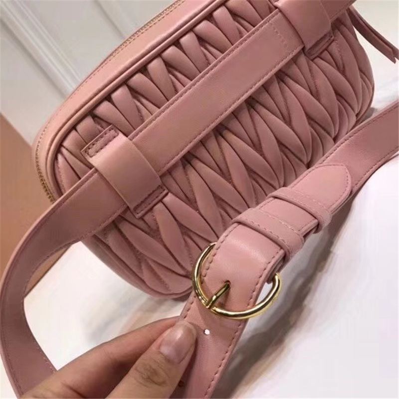 5BL018 MIUMIU繆繆 軟羊皮 經典褶皺 拉鏈 皮腰包 粉色