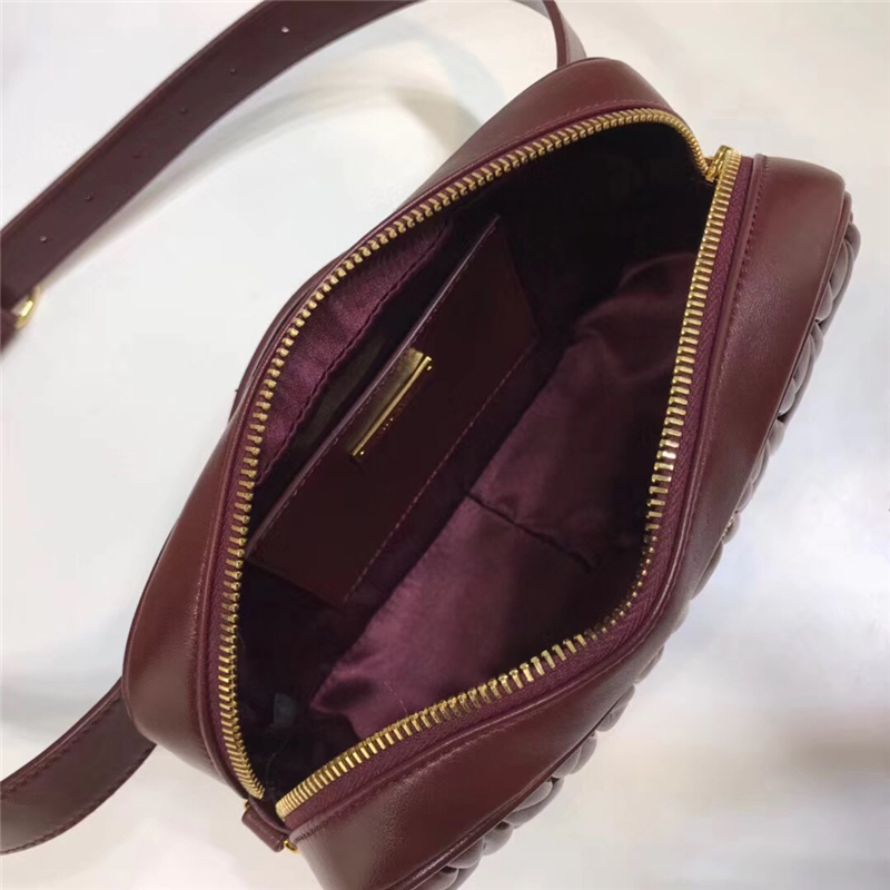 5BL018 MIUMIU繆繆 軟羊皮 經典褶皺 拉鏈 皮腰包 棗紅色