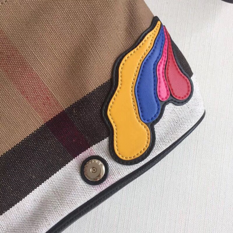 Burberry巴寶莉 帆布 休閑大容量 涂鴉 斜跨單肩包 黑色