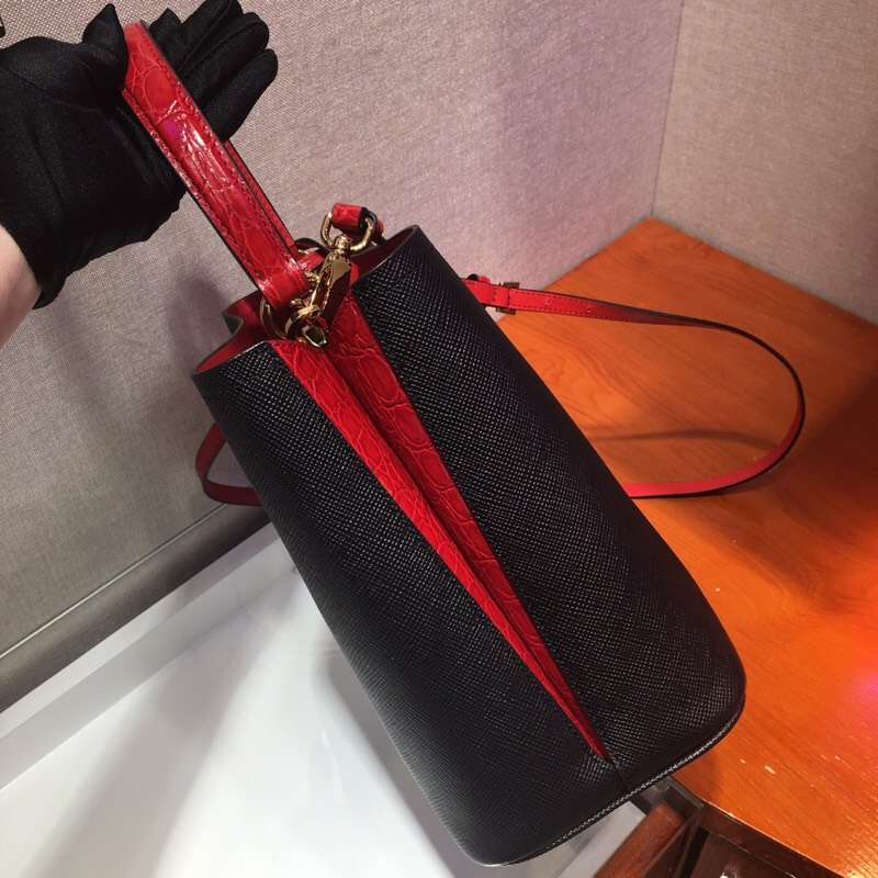 1BA212 Prada New Double 撞色鱷魚牛皮 普拉達手提包 黑拼紅