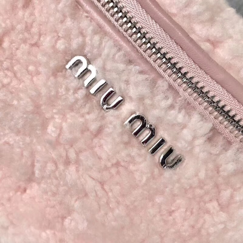 5BL010 MiuMiu女包 繆繆腰包挎包 羊羔毛手袋 小羊皮腰包 粉色