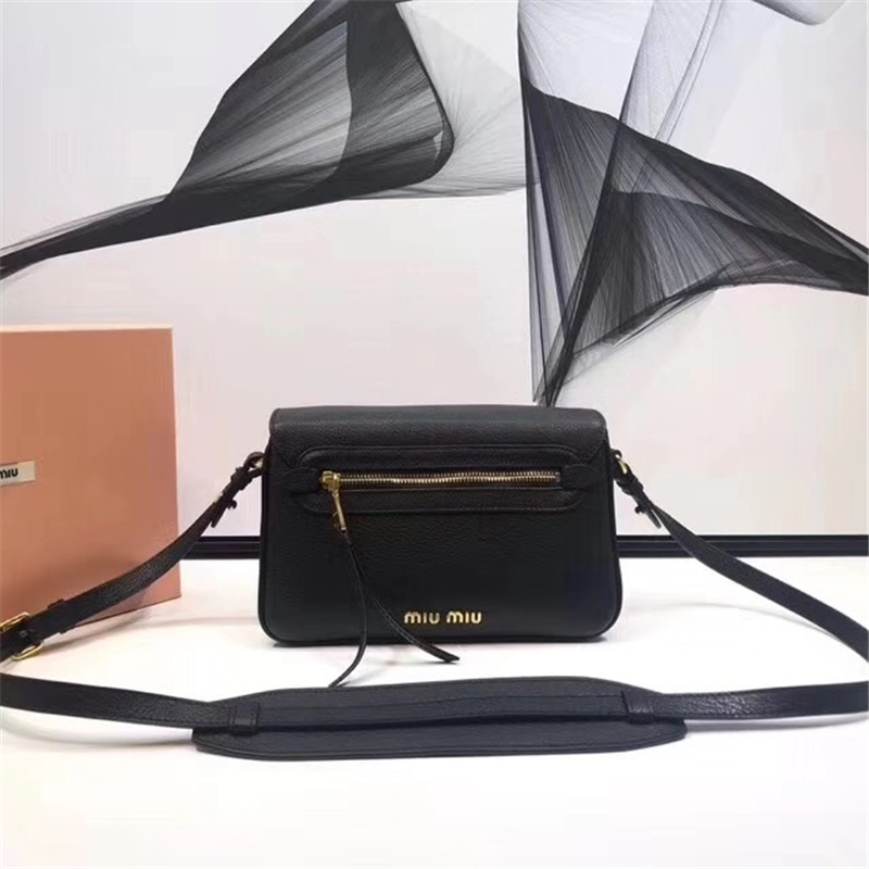 5BD113 MiuMiu女包 繆繆手袋 翻蓋鎖扣 進(jìn)口山羊皮肩包 黑色