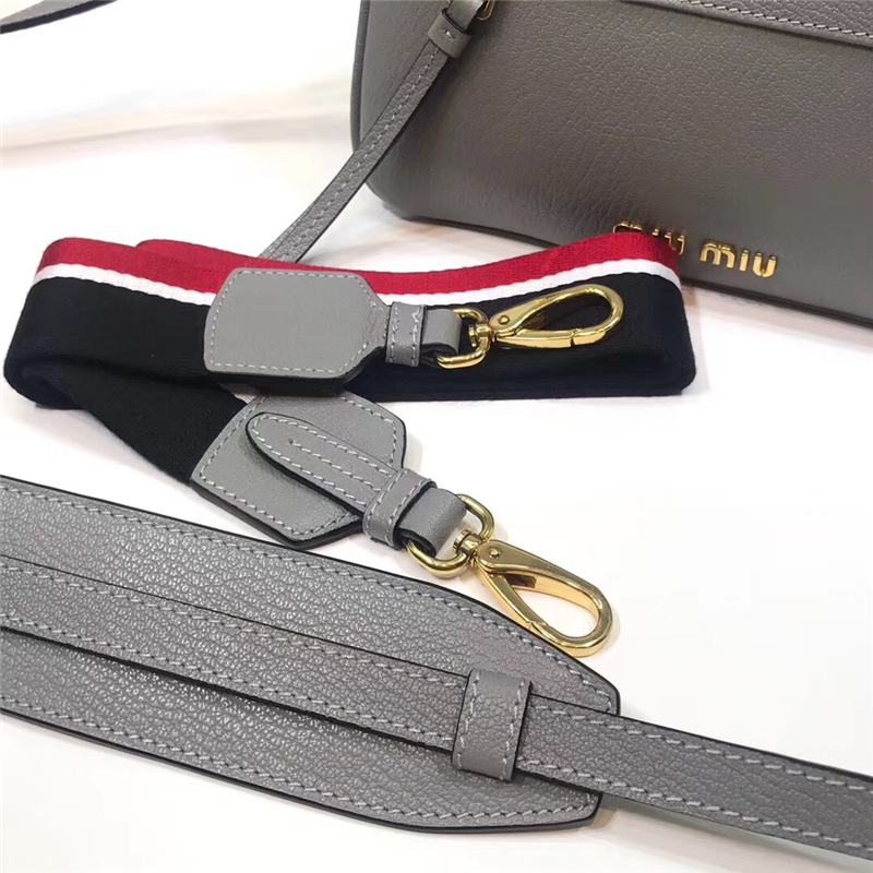 5BD113 MiuMiu女包 繆繆手袋 翻蓋鎖扣 進口山羊皮肩包 灰色