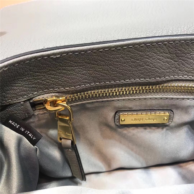 5BD113 MiuMiu女包 繆繆手袋 翻蓋鎖扣 進口山羊皮肩包 灰色