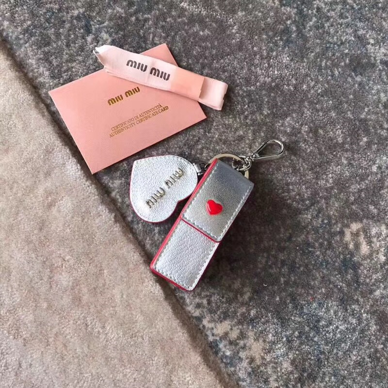 5TL359 MiuMiu鑰匙扣 繆繆專柜新款 山羊皮 口紅鑰匙扣 銀色
