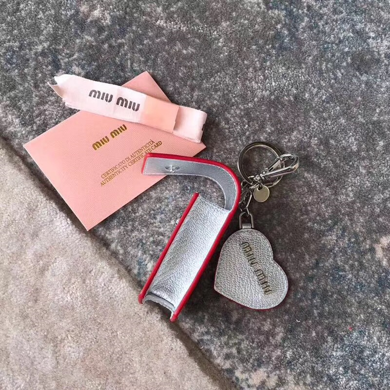 5TL359 MiuMiu鑰匙扣 繆繆專柜新款 山羊皮 口紅鑰匙扣 銀色