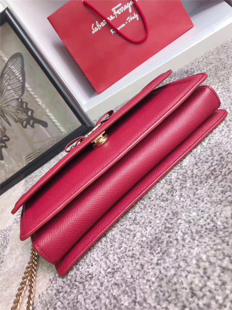 21G462 Ferragamo菲格拉慕 手掌紋牛皮 Vara蝴蝶結(jié) 大號(hào) 鏈條翻蓋包 酒紅