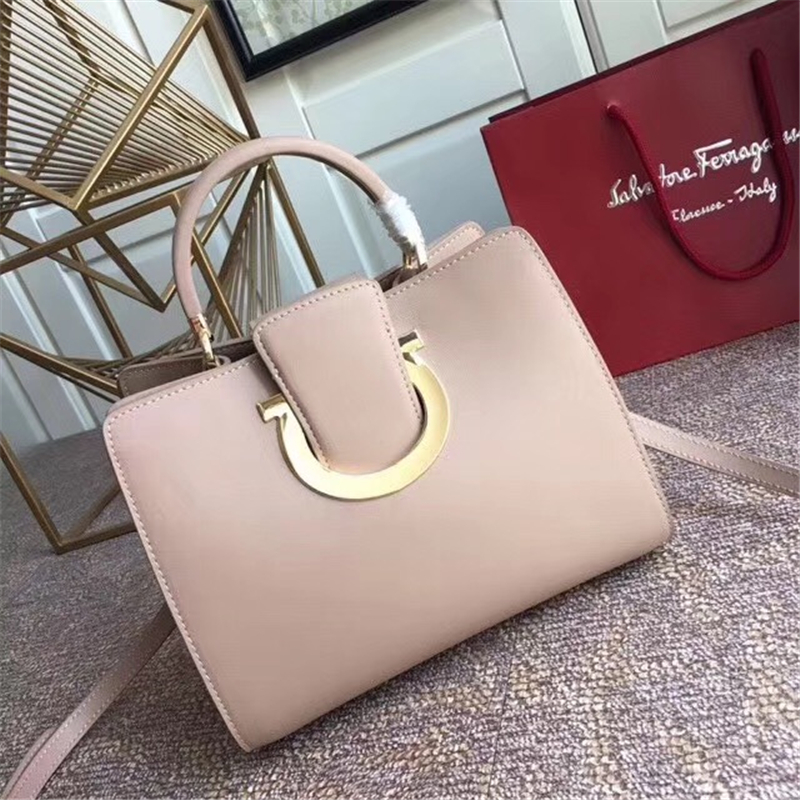 21G596 Ferragamo 菲格拉慕包包 小牛皮單肩包 Gancini 鏈條翻蓋包 裸粉