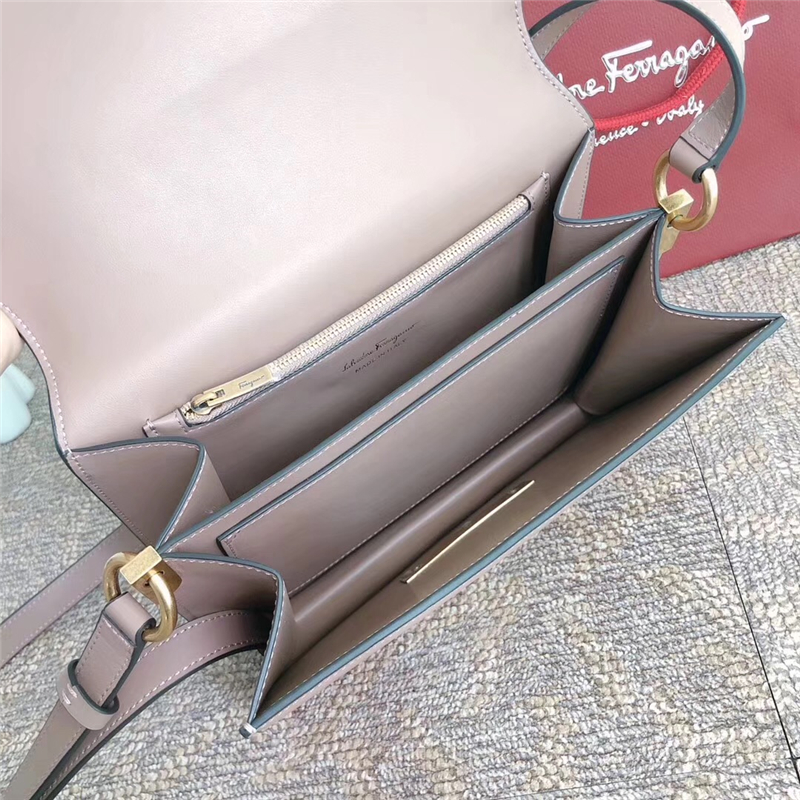 21H321 Ferragamo手袋 秋冬復古 Gancini鎖扣 菲格拉慕女包 翻蓋肩包 裸粉