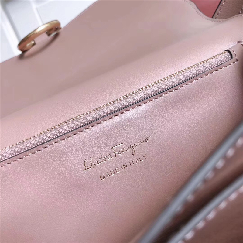 21H321 Ferragamo手袋 秋冬復古 Gancini鎖扣 菲格拉慕女包 翻蓋肩包 裸粉