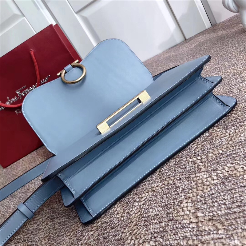 21H321 Ferragamo手袋 秋冬復古 Gancini鎖扣 菲格拉慕女包 翻蓋肩包 水藍