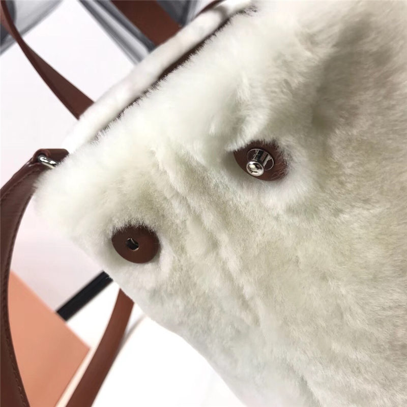 5BA085 MiuMiu女包 繆繆手提包 羊皮革提手 羊羔直毛手袋 白色