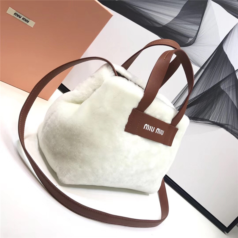 5BA085 MiuMiu女包 繆繆手提包 羊皮革提手 羊羔直毛手袋 白色