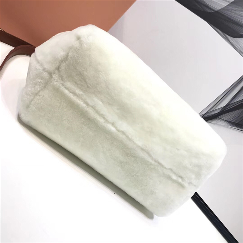 5BA085 MiuMiu女包 繆繆手提包 羊皮革提手 羊羔直毛手袋 白色