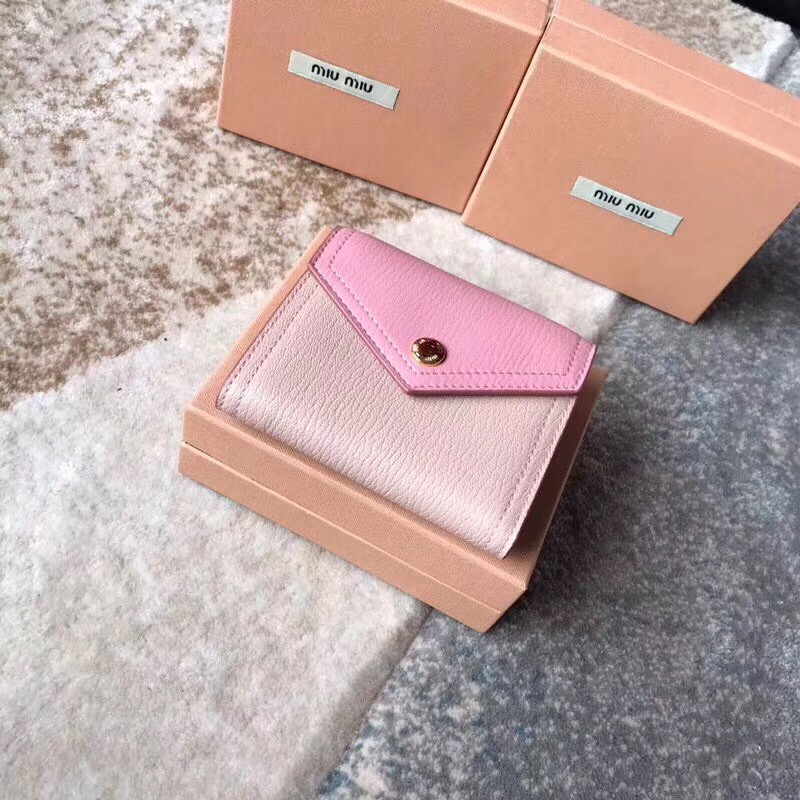 5MH014 MiuMiu錢包 繆繆拼色錢夾 進口牛皮山羊紋 三折信封短款錢包 粉色