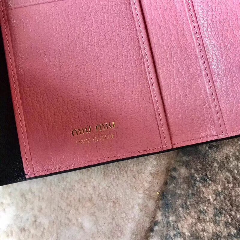 5MH014 MiuMiu錢包 繆繆拼色錢夾 進口牛皮山羊紋 三折信封短款錢包 黑色