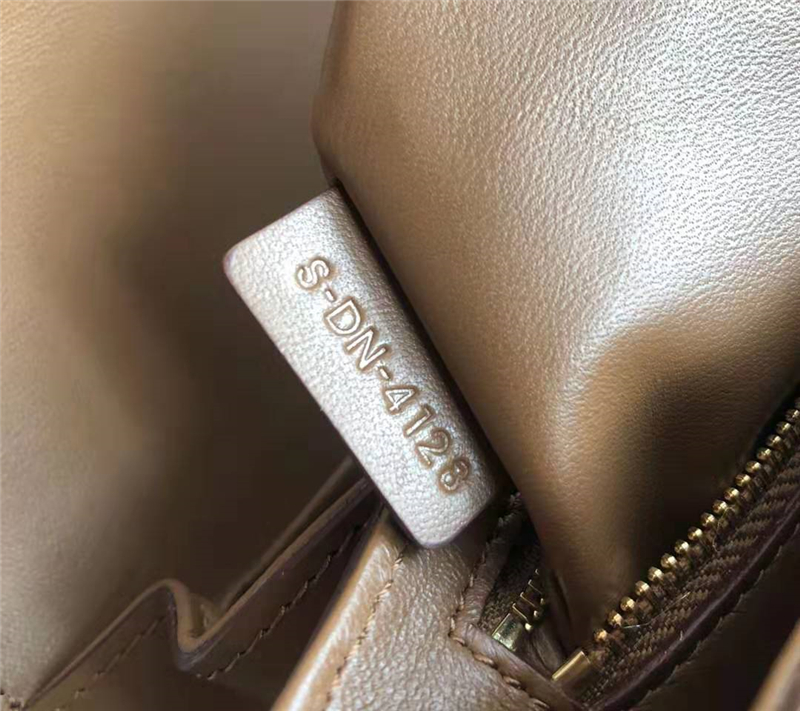 celine包包 賽琳女包 Triomphe系列 倒雙C黃銅鎖 中號(hào)