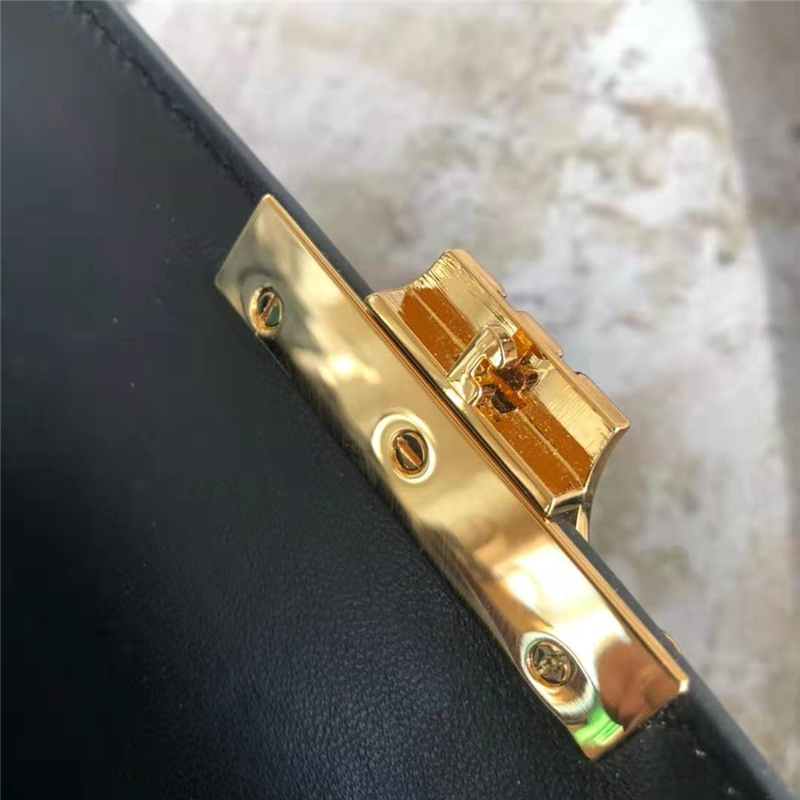 celine包包 賽琳女包 Triomphe系列 倒雙C黃銅鎖 中號