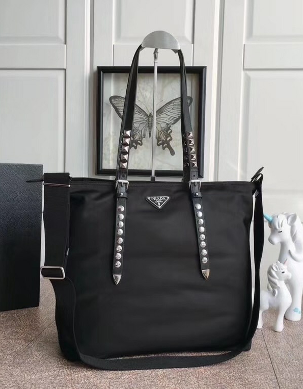 1BG212 Prada女包 鉚釘裝飾 尼龍面料 普拉達手提包 Prada單肩包 黑色