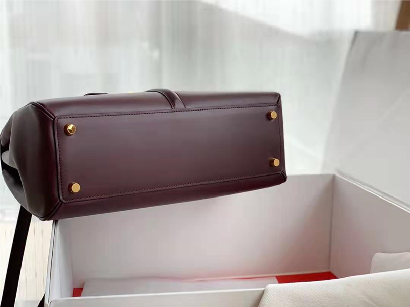 Celine包包 賽琳女負(fù) 19新款 金屬鎖扣 中號(hào)小牛皮包 Celine手提包女包