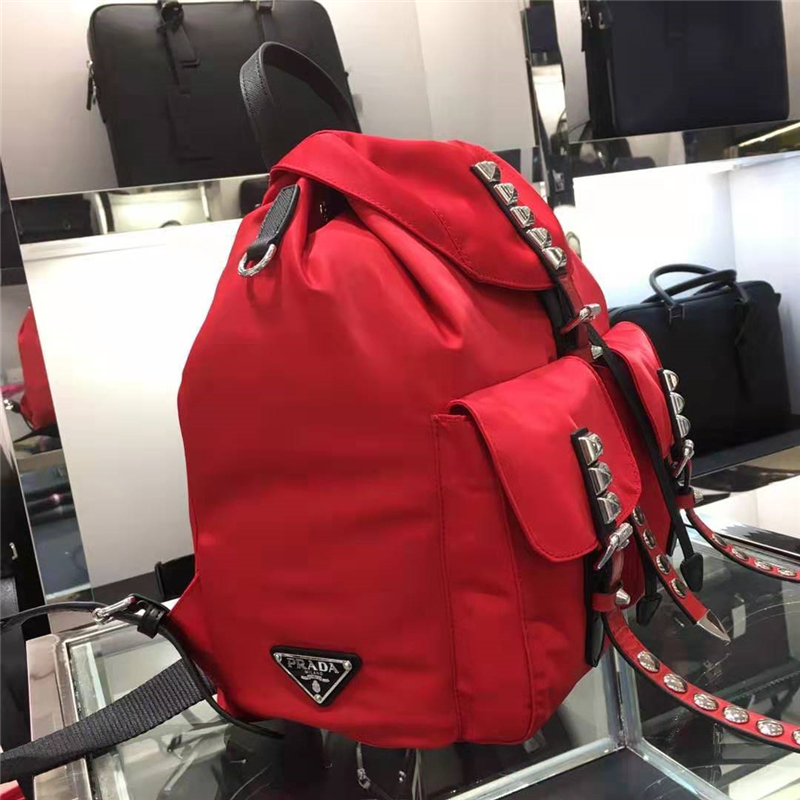 1BZ2811 Prada Black Nylon背包 柳釘扣帶 尼龍配牛皮 普拉達雙肩包 紅色