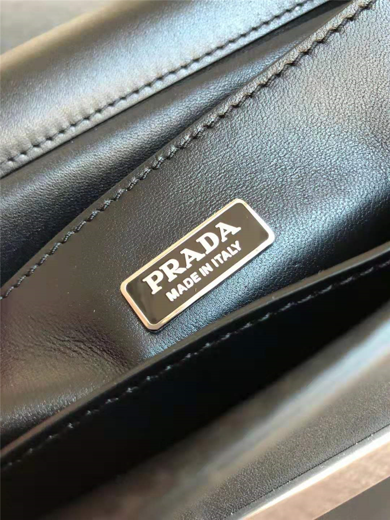 lBE011 Prada女包 普拉達(dá)單肩包 藍(lán)寶石裝飾 Prada抽繩水桶包 黑色