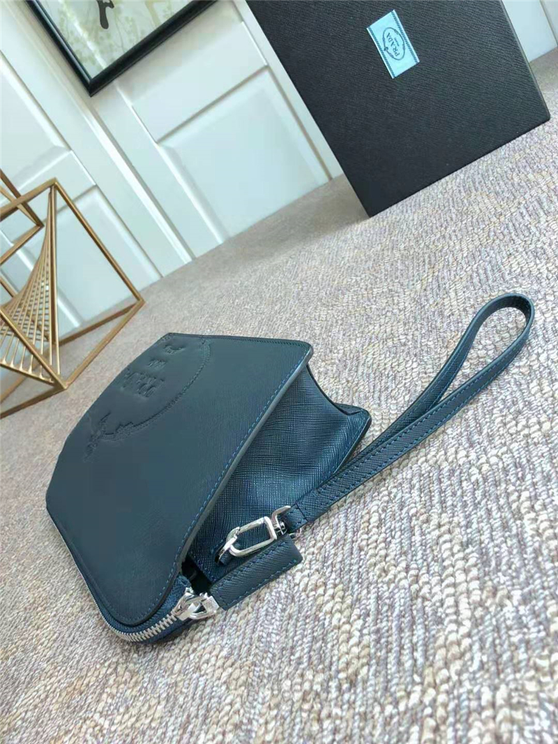 2VF056 Prada男款手包 Saffiano十字紋牛皮 絲印徽標 普拉達手拿包 藏藍色