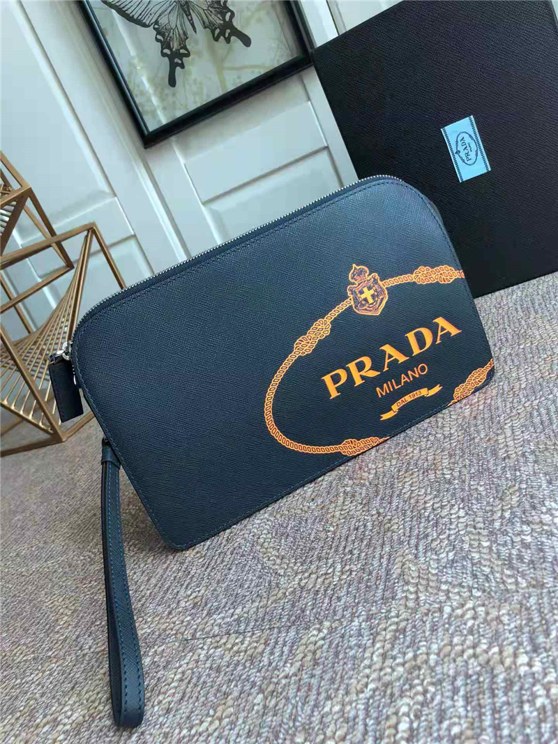 2VF056 Prada男款手包 Saffiano十字紋牛皮 絲印徽標 普拉達手拿包 深藍色