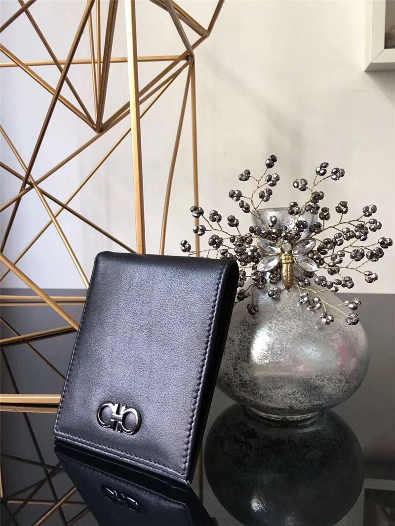 660417 Ferragamo菲格拉慕 進口牛皮 兩折 短款男款錢包 黑色