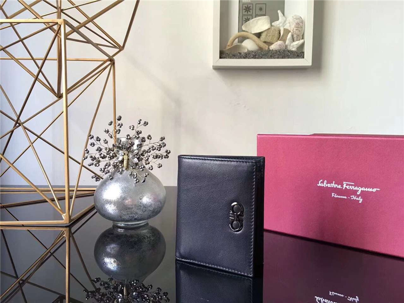 660412 Ferragamo菲格拉慕 進口牛皮 兩折 活頁豎版 短款男士錢包 黑色