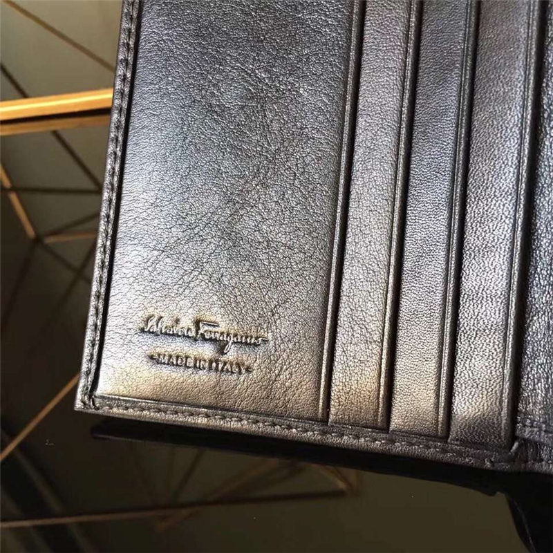 660412 Ferragamo菲格拉慕 進口牛皮 兩折 活頁豎版 短款男士錢包 黑色