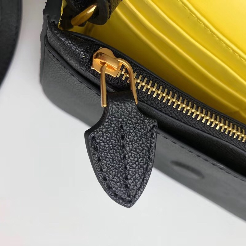 Burberry手袋 牛皮 巴寶莉女包 翻蓋騎士盾牌扣 巴寶莉小方包 黑色