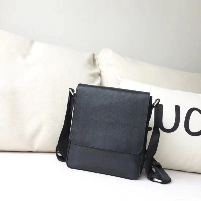 Burberryn男包 煙熏格紋 巴寶莉郵差包 商務休閑 豎款 單肩斜挎包 海軍藍