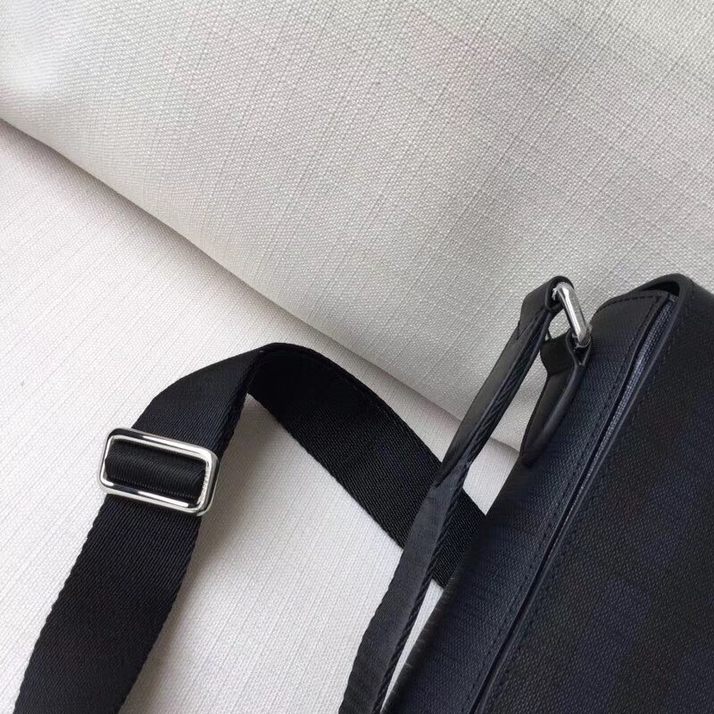 Burberryn男包 煙熏格紋 巴寶莉郵差包 商務休閑 豎款 單肩斜挎包 海軍藍