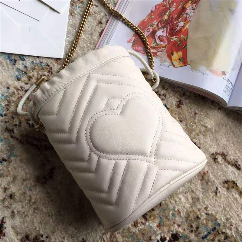 575163 Gucci圓筒包 GG Marmont系列 絎縫皮革 抽繩 Gucci迷你水桶包 白色