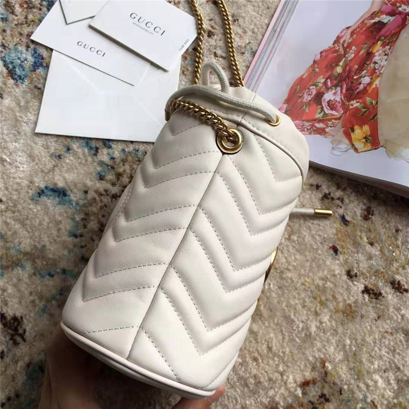 575163 Gucci圓筒包 GG Marmont系列 絎縫皮革 抽繩 Gucci迷你水桶包 白色