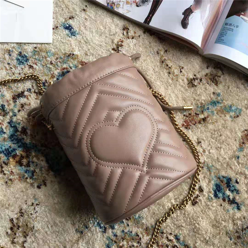 575163 Gucci圓筒包 GG Marmont系列 絎縫皮革 抽繩 Gucci迷你水桶包 深藕色