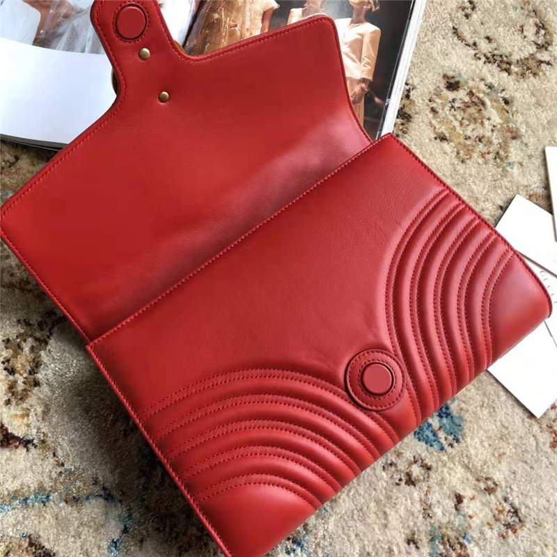 498079 Gucci女包 GG Marmont系列 小牛皮 絎縫波浪紋 Gucci手拿包 紅色