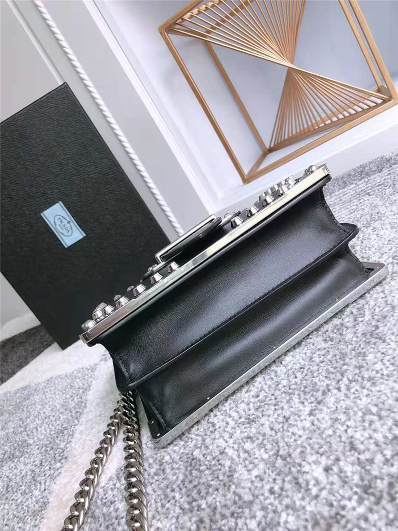 1BD045 Prada cahier女袋 新款 鉚釘裝飾 小牛皮 普拉達單肩斜挎包 黑色