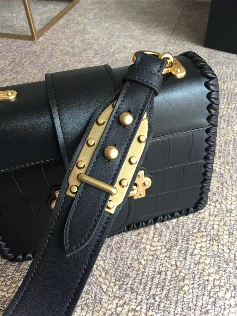 Prada cahier女袋 鱷魚紋牛皮 編織設計包邊 普拉達單肩斜挎包 黑色