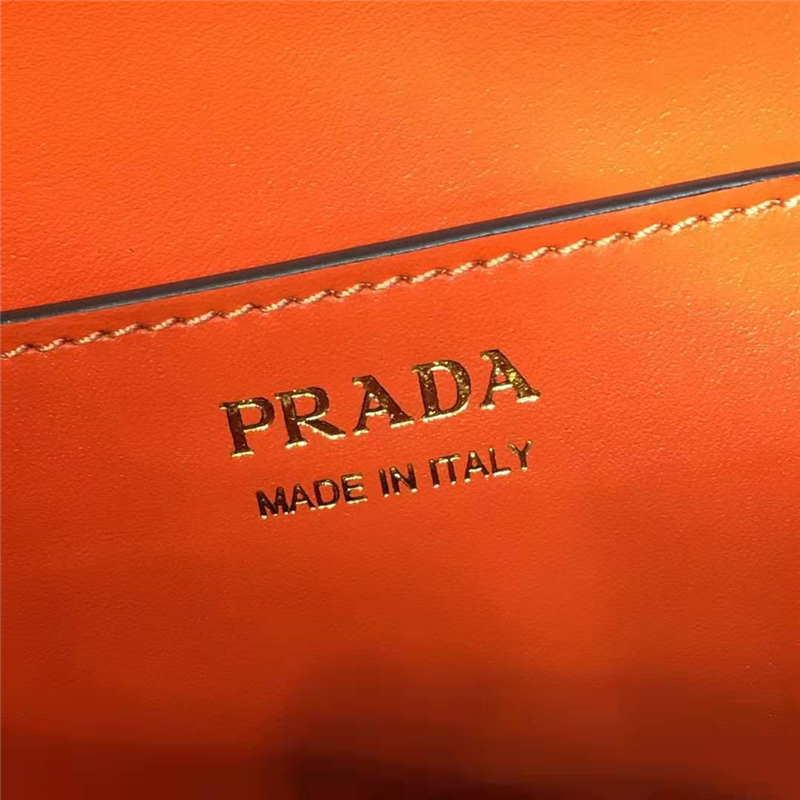 1BE032 Prada普拉達(dá) 女士休閑單肩包 粗十字紋牛皮 Prada手拎斜跨水桶包 橘色