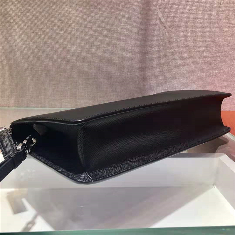 2VF056 Prada男款手包 Saffiano十字紋牛皮 三角徽標 普拉達手拿包 黑色