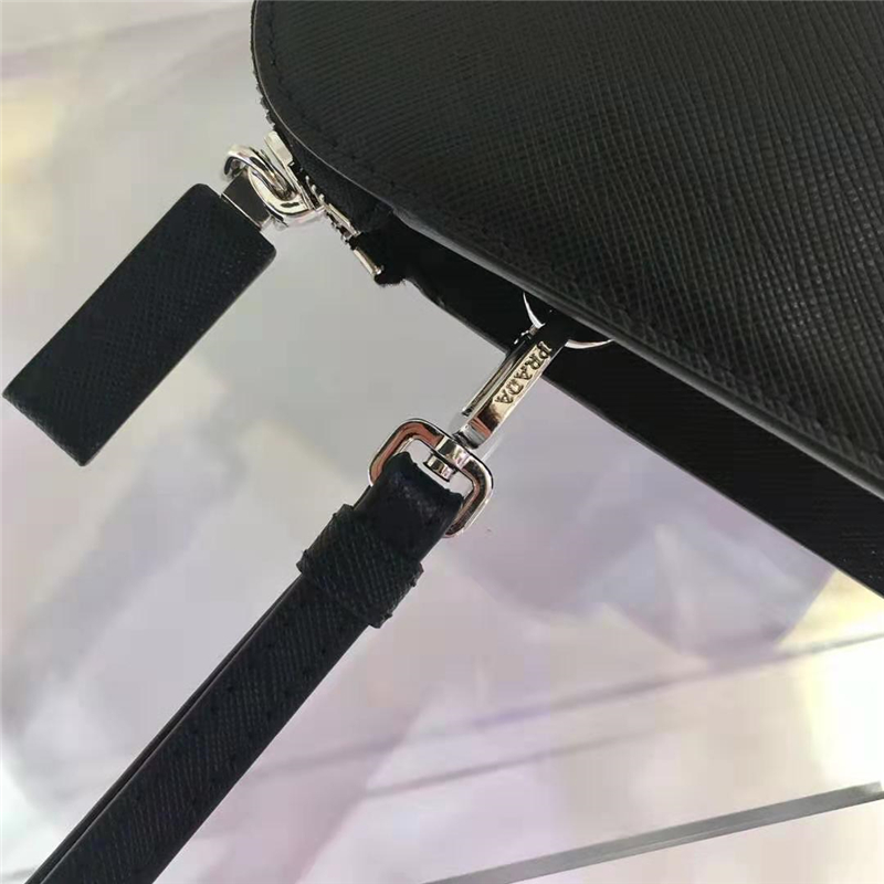 2VF056 Prada男款手包 Saffiano十字紋牛皮 三角徽標 普拉達手拿包 黑色