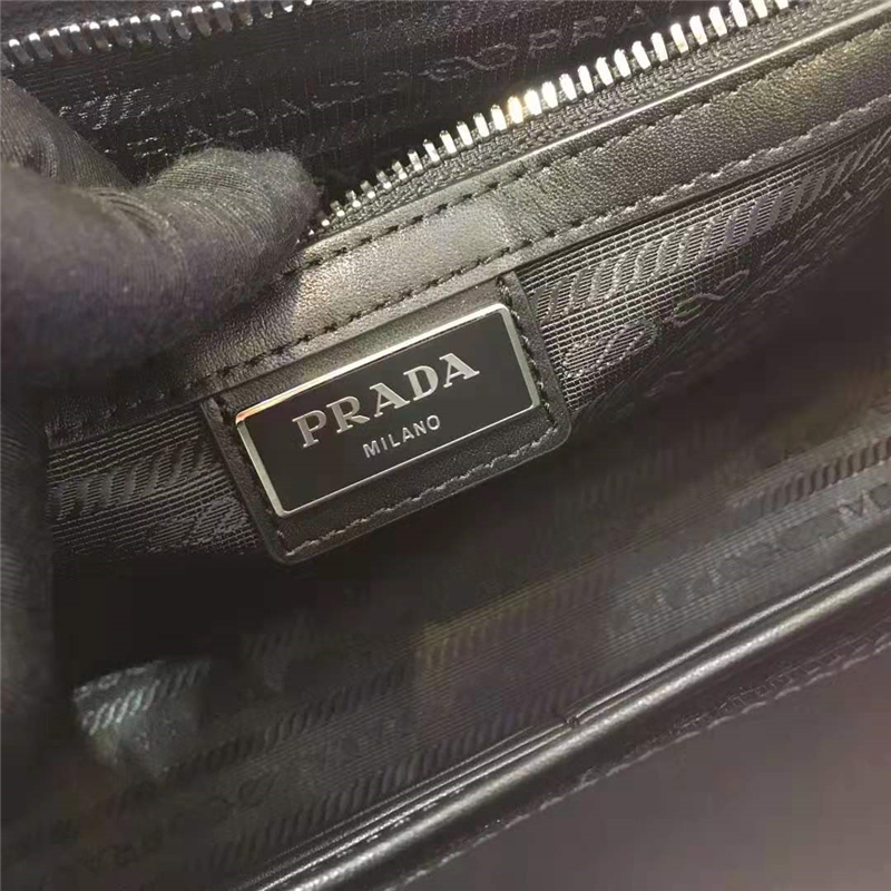 2VF056 Prada男款手包 Saffiano十字紋牛皮 三角徽標 普拉達手拿包 黑色